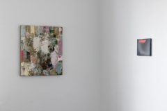 MICHAEL TOENGES, 04-22-80-70, 2022, Ölfarbe auf Leinwand, 80/70 cm, Collection Robert Summer; CLAIRE COLIN-COLLIN, Sans titre, 2020, Acryl auf Baumwolle, 24 x 30 cm, COLORSCAPE II, 2022